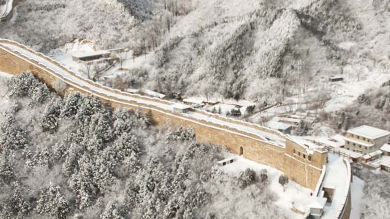 FOTO: Keindahan Tembok Besar China Memutih Berselimut Salju