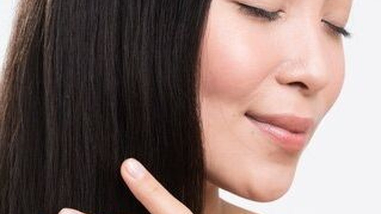 Menebalkan Rambut Dengan Bahan Alami, Ini Tips dan Trik Sederhana