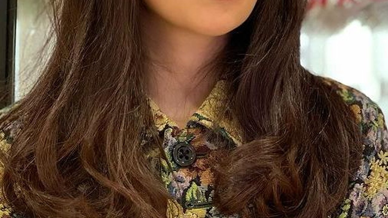 Gaya Rambut Baru Ayushita Tampil dengan Poni Rata, Makin Cantik dan Imut Bak ABG