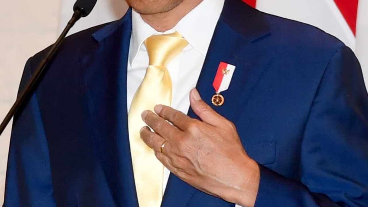 Ada Cerita di Balik Dasi Kuning Jokowi saat Berkunjung ke Jepang