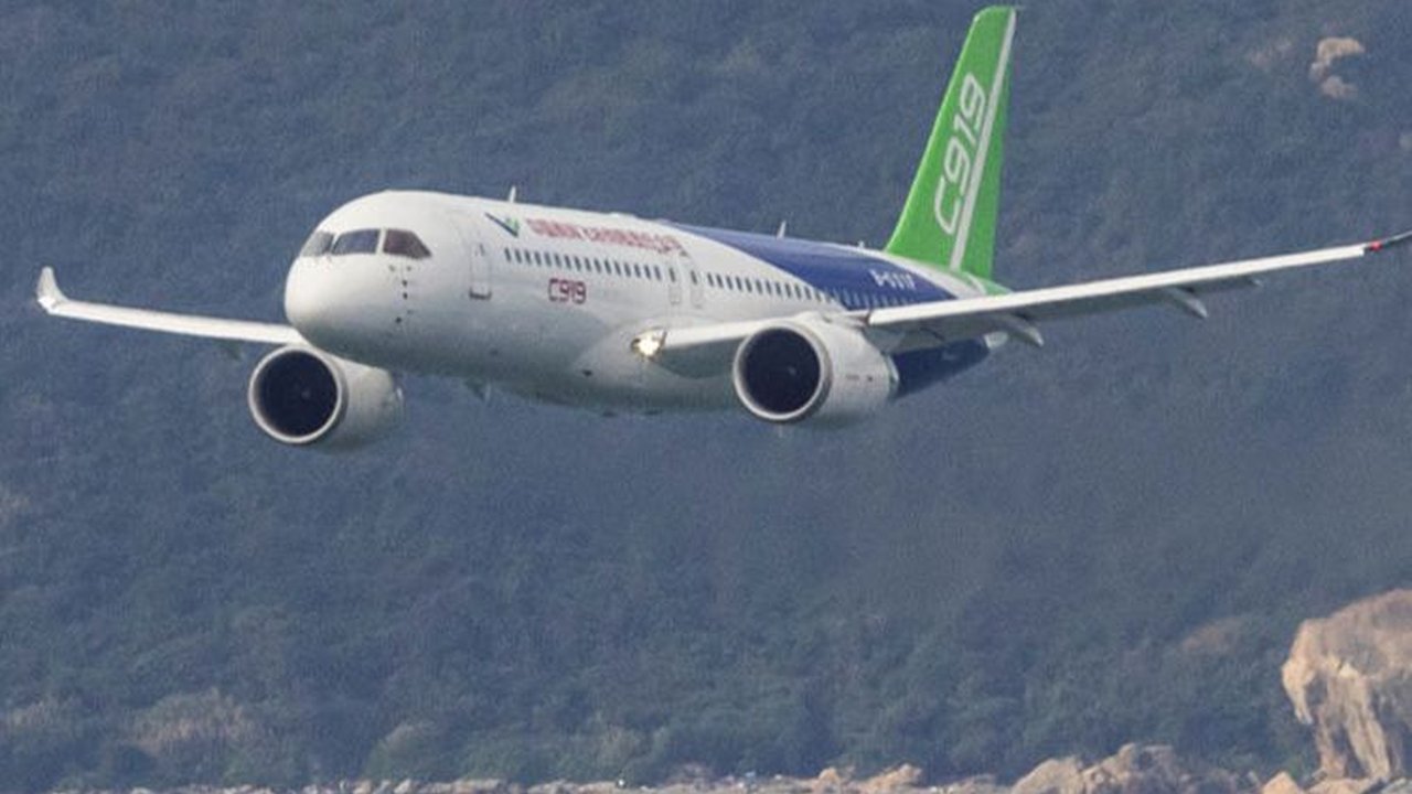 FOTO: Wajah Pesawat Penumpang Pertama Buatan China, Siap Saingi Airbus dan Boeing