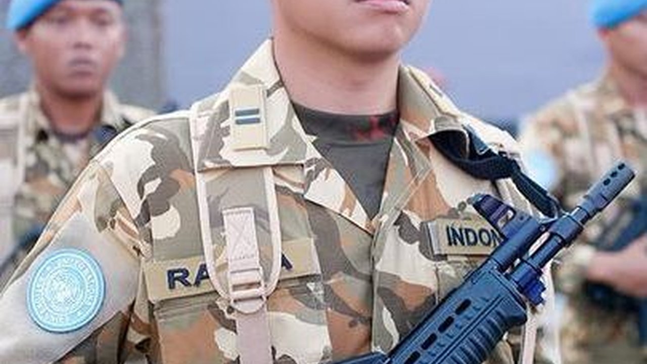 Dikirim ke Lebanon, ini Sosok Lettu Rakha Anak Jenderal Eks Komandan Marinir Kompak Kenakan Seragam TNI AL dengan Sang Ayah