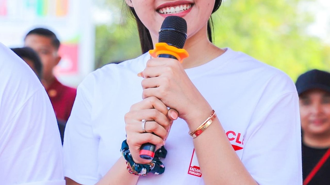 Cantiknya Erina Gudono Berkaos Putih Temani Kaesang Sapa Warga Jepara saat CFD