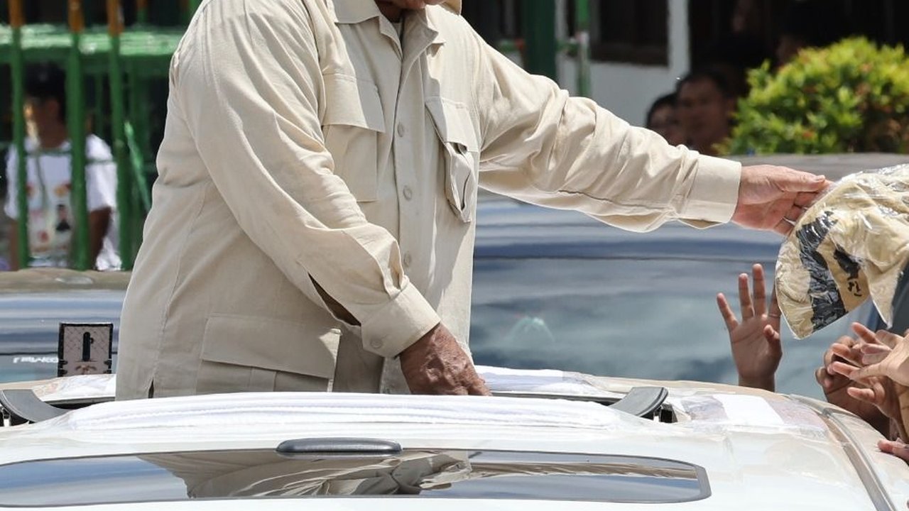 Ziarah ke Makam Bung Karno di Blitar, Prabowo Disambut Antusias Warga