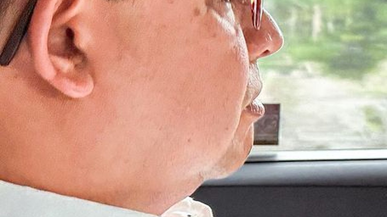 Menghilangkan Suntuk, Capres Anies Baswedan di Perjalanan Darat di Aceh Sambil Nonton Attack on Titan ' Semoga Nggak Sampai Ketagihan'