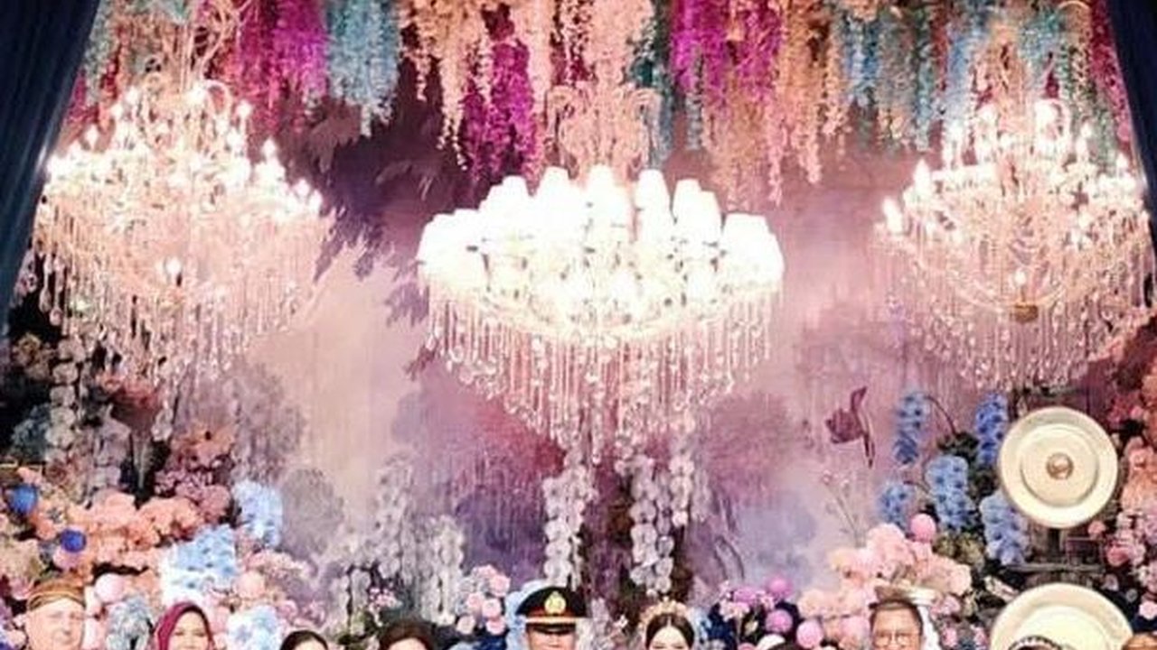 Momen Pernikahan Perwira Polisi Anak Wakapolri Komjen Agus, Resepsinya Mewah dan Meriah