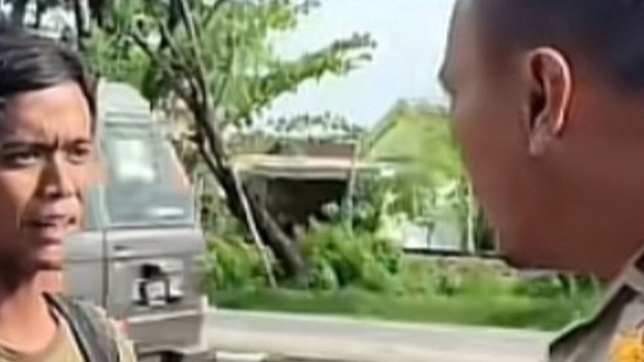 Anak Yatim Piatu Ini Jalan Kaki dari Bojonegoro ke Jember, Purnomo Polisi Baik Ungkap Kisah Harunya