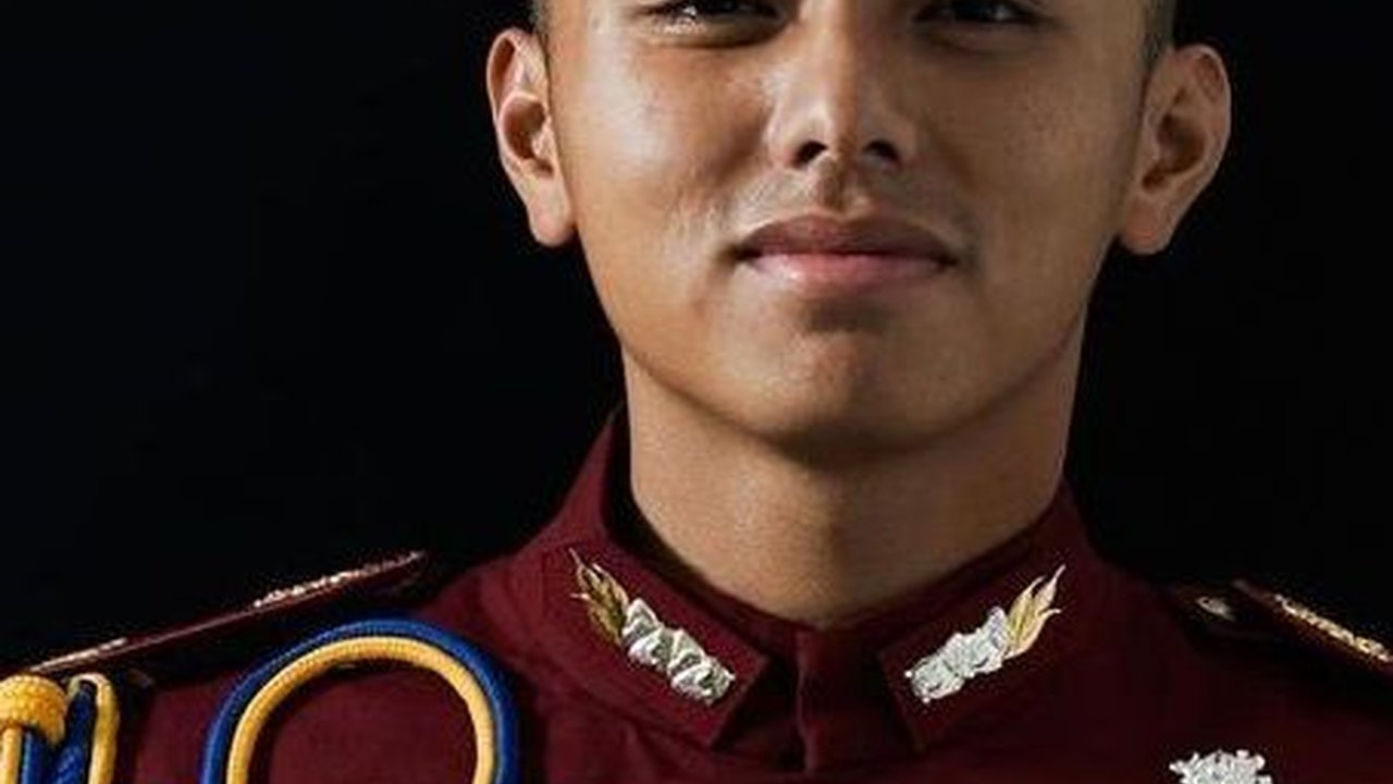 Ganteng dan Gagah, Potret Ipda Bima Mukti jadi Anggota Upacara Pedang Pora Nikahan Anak Wakapolri