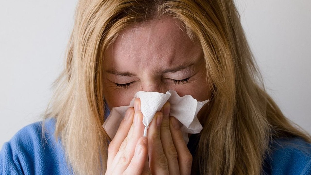 Bahaya Menutup Mulut dan Hidung saat Bersin, Dapat Sebabkan Masalah Serius