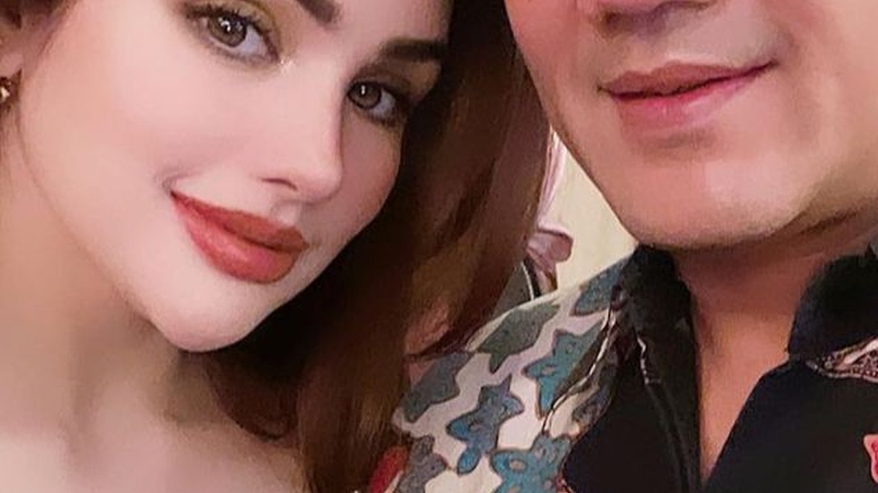 Penampilannya Disebut Bak Barbie, ini Deretan Potret Cantik Nurah Syahfirah Ibu Sambung Teuku Rassya Selfie di Mobil