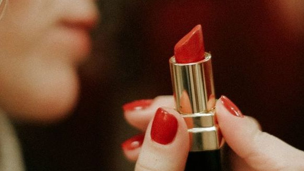 Sejarah Lipstik, Mulai dari Era Cleopatra hingga Ratu Elizabeth 1