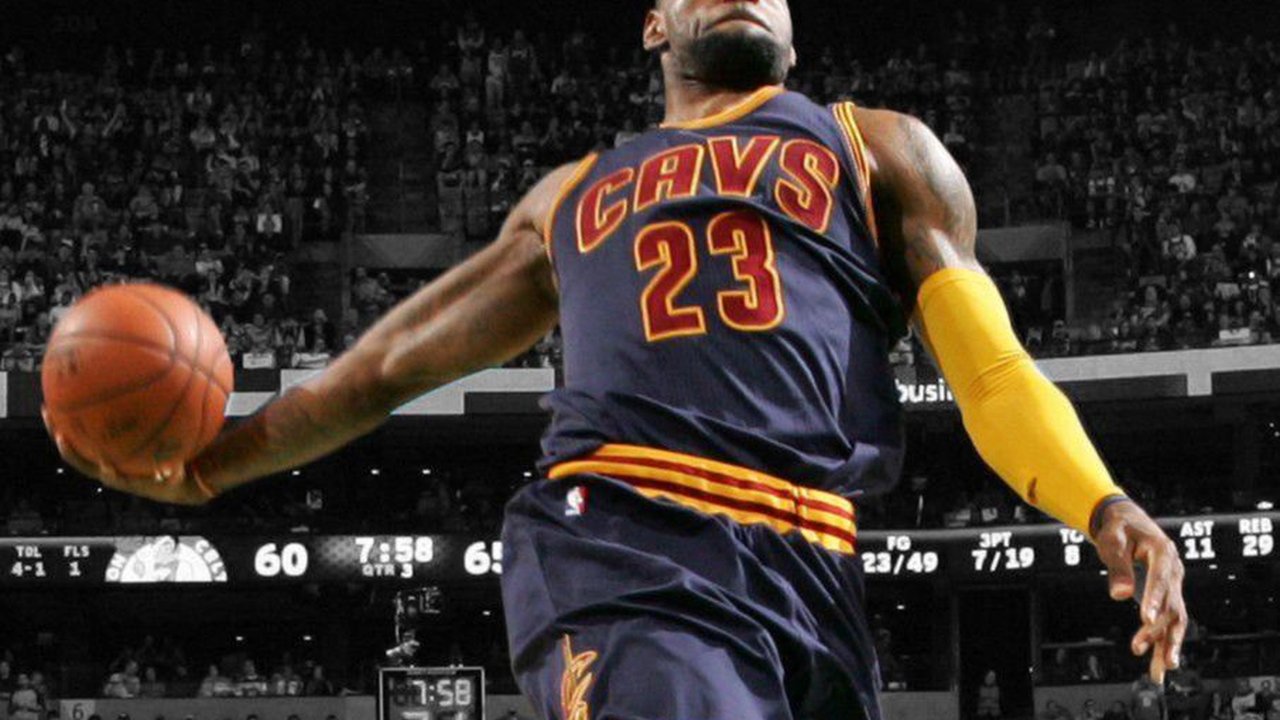 Lay Up adalah Teknik Menembak dalam Basket, Begini Cara Melakukannya