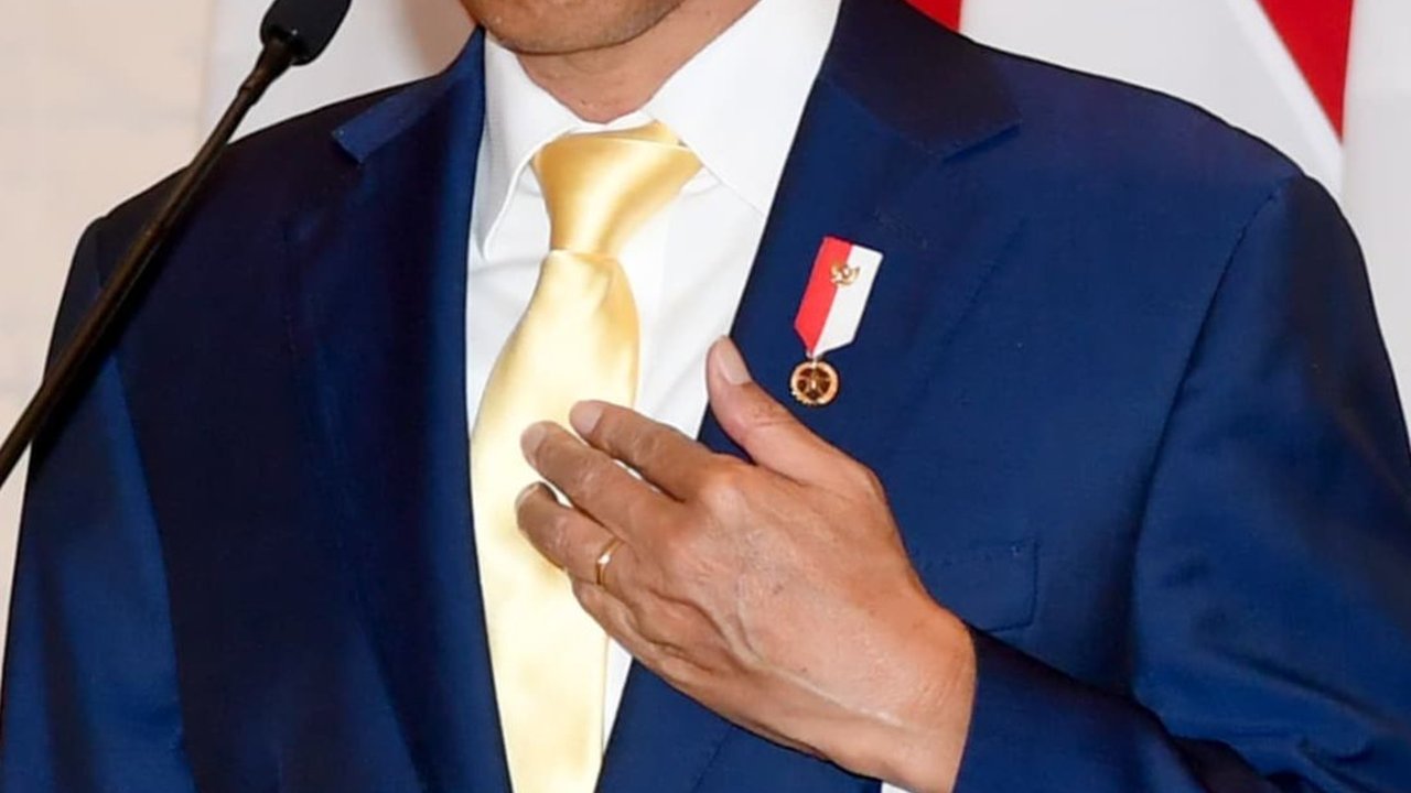 Pakai Dasi Kuning, Jokowi Akui Nyaman dengan Golkar