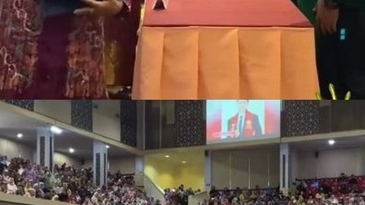 Viral Momen Orang Tua Gantikan Wisuda Anaknya yang Jadi Korban Erupsi Gunung Marapi, Penuh Haru