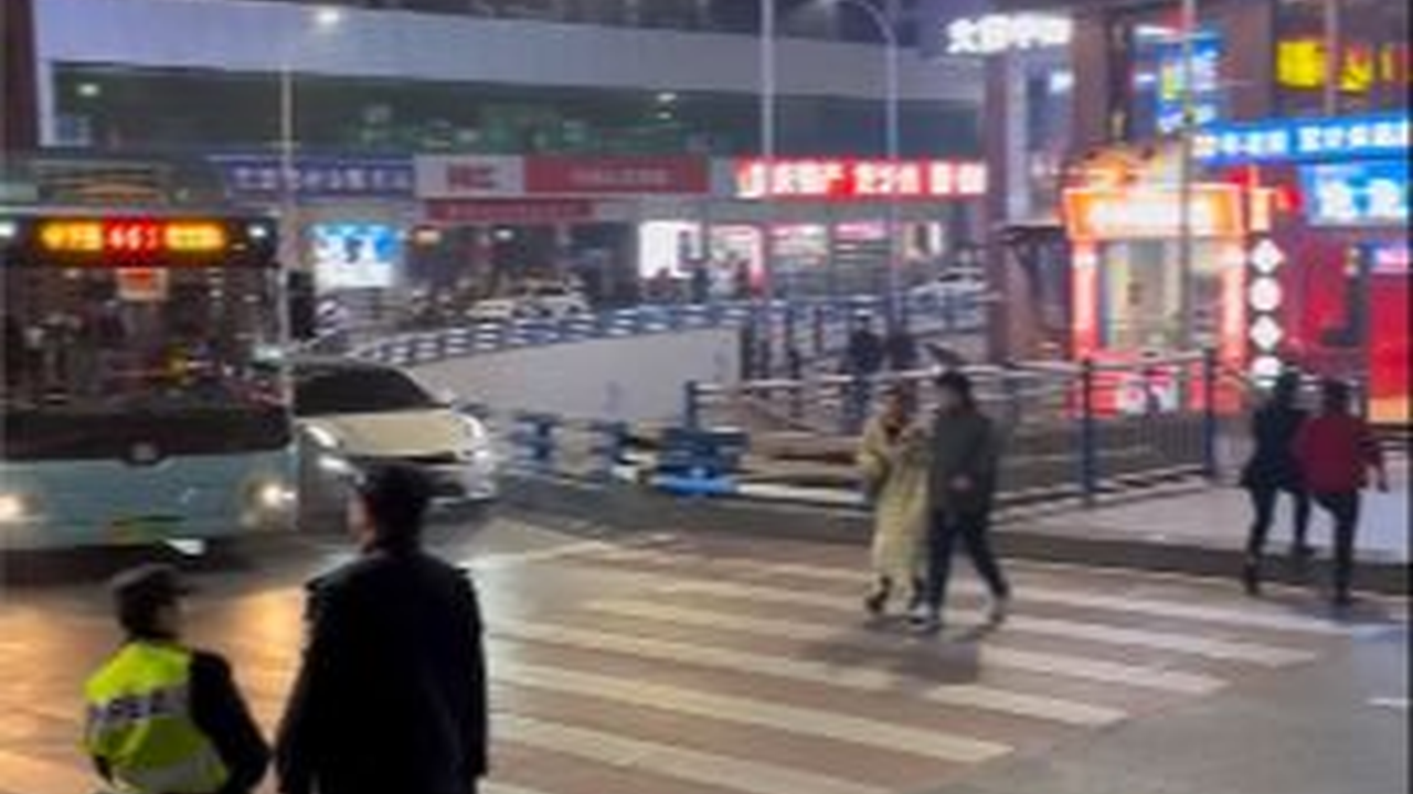 Menakjubkan, Begini Penampakan Jalan Raya yang Berada di Lantai 22 Gedung, 'China Memang Raja Proyek'