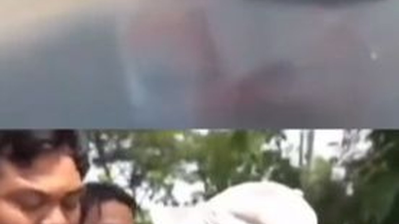Hampir Tergelincir saat Perjalanan, Petugas Damkar Malah Dibuat Sedih karena Ini