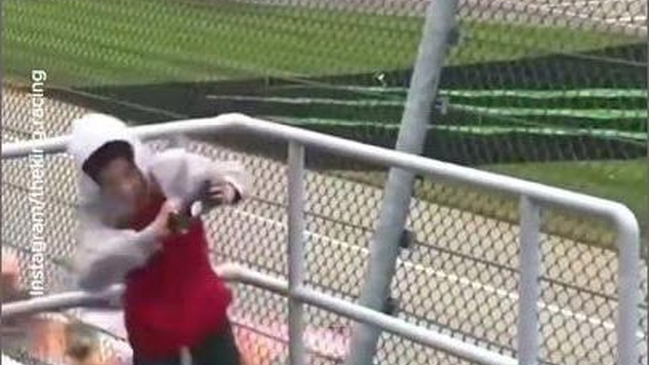 VIDEO: Nonton Balapan Nascar dari Dekat? Begini Risikonya