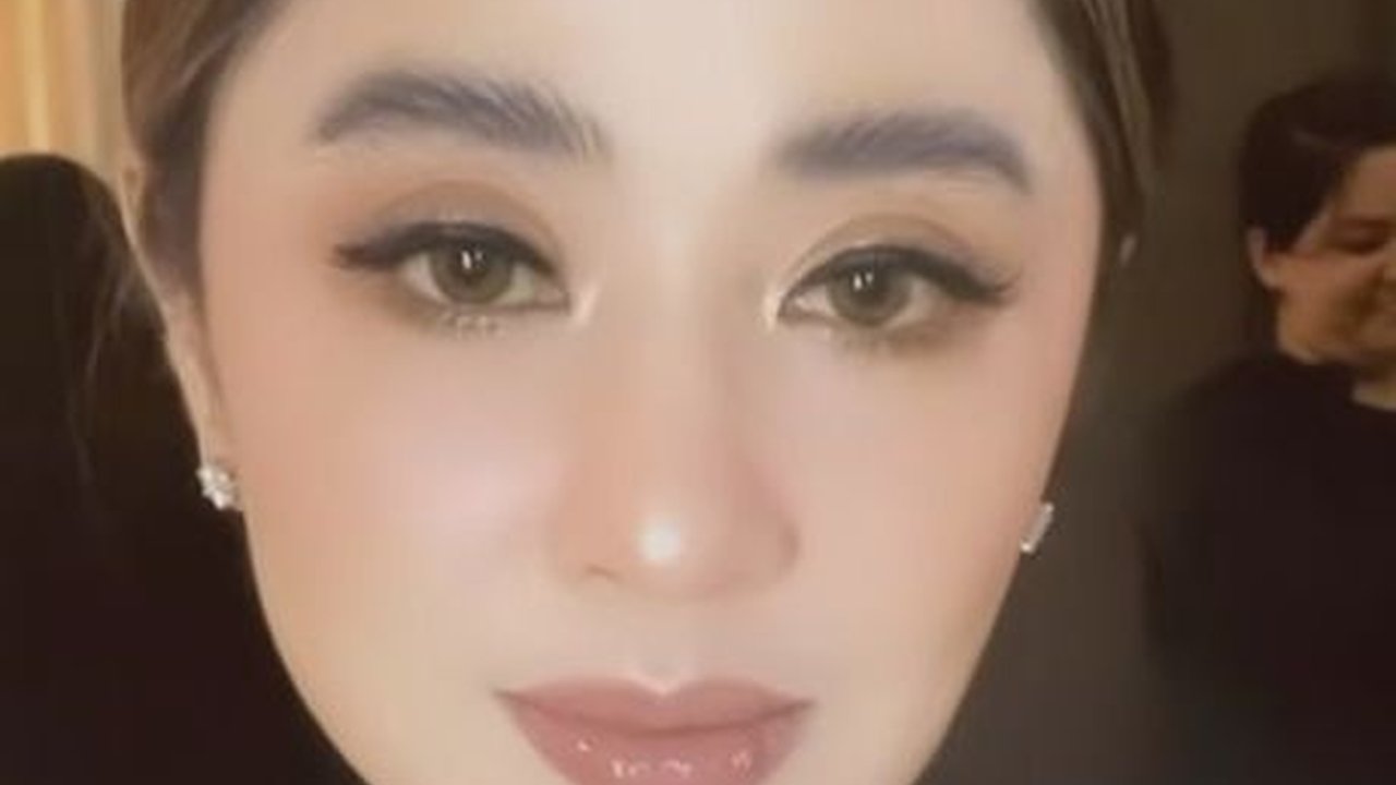Dandan Seperti Pengantin, ini Deretan Potret Cantik Dewi Perssik di Momen Ultah ke-38