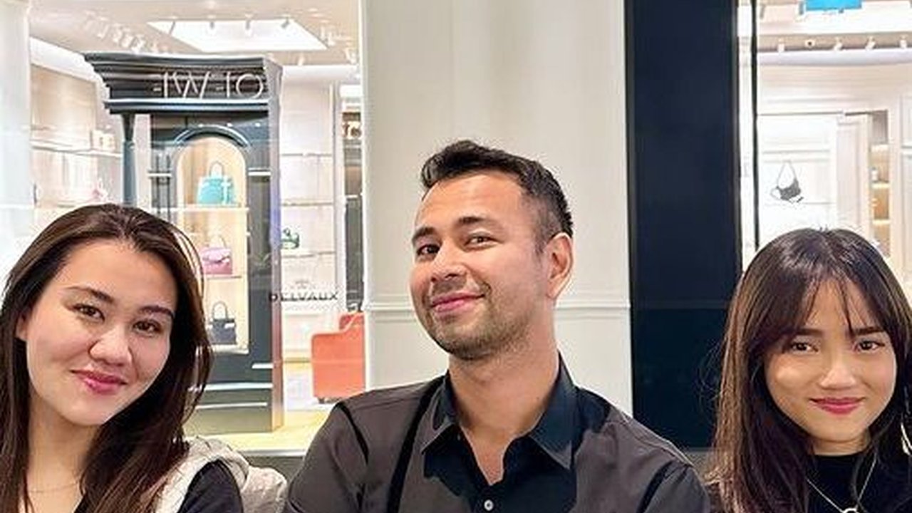 10 Momen Fuji dan Aaliyah Massaid Bertemu di Singapura Bikin Heboh: Kita Aja Akur Masa Netizen Engga