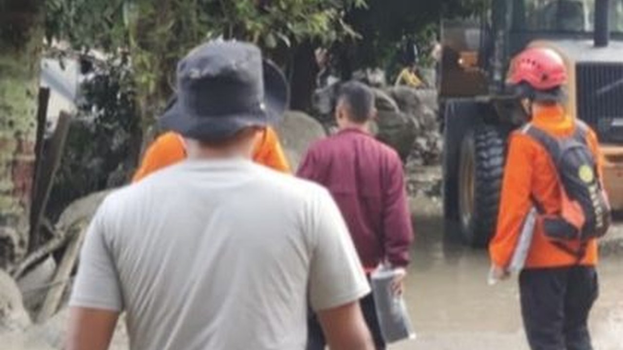 12 Orang Hilang Usai Banjir Bandang dan Longsor Terjang Humbang Hasundutan Sumut