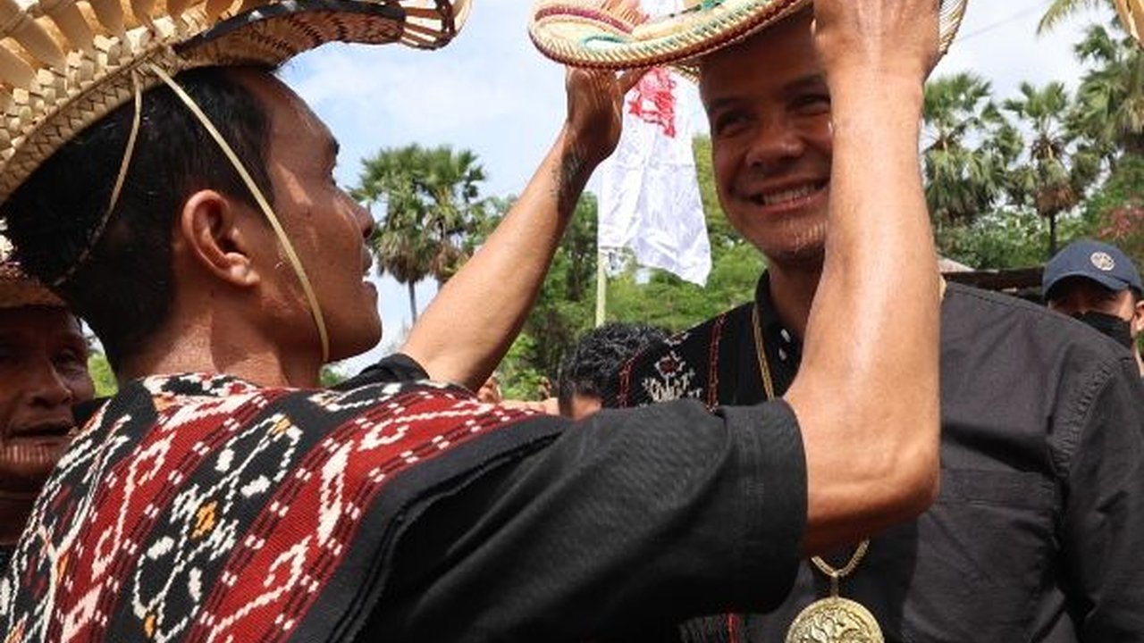 Ganjar Pranowo Disematkan Gelar Anak Sulung oleh Raja Termanu Rote Ndao