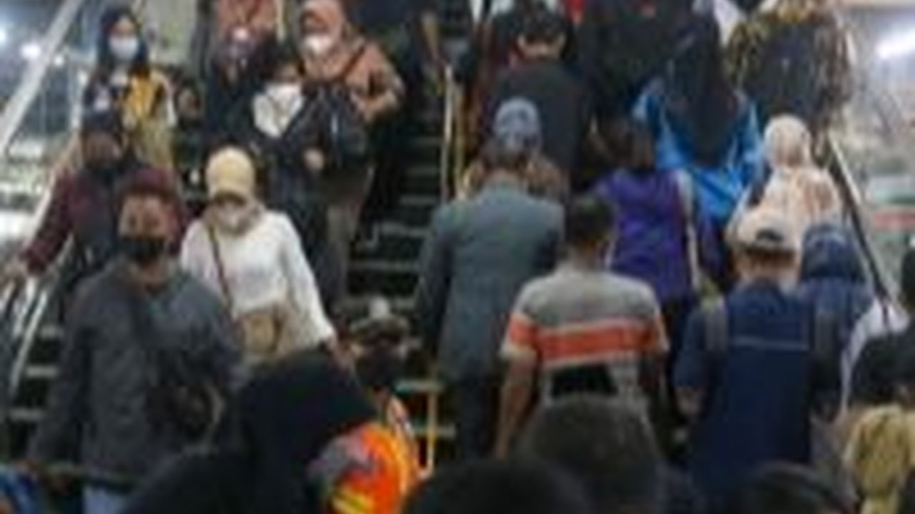 Switch Over Stasiun Manggarai Dimulai Hari Ini, Catat Perubahan Peron KRL Supaya Tak Salah Naik