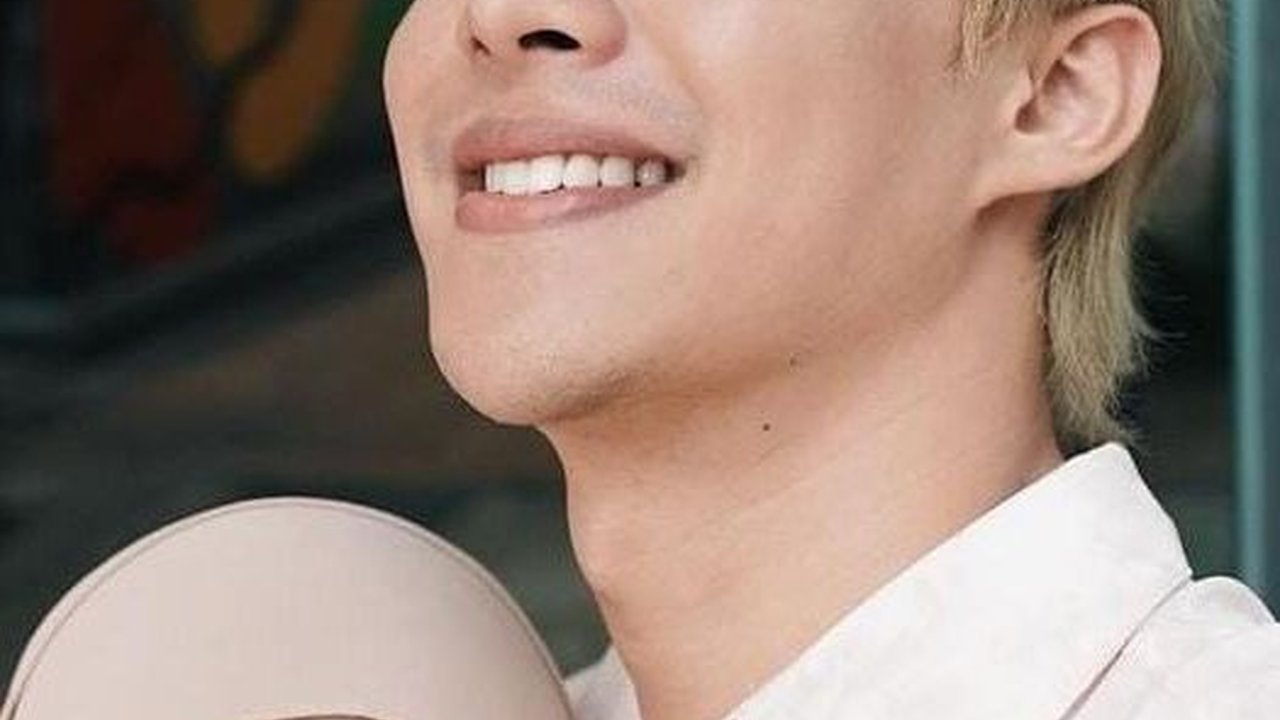Potret Terbaru Rey Mbayang dengan Rambut Blonde, Makin Ganteng Disebut Mirip Banget Song Kang