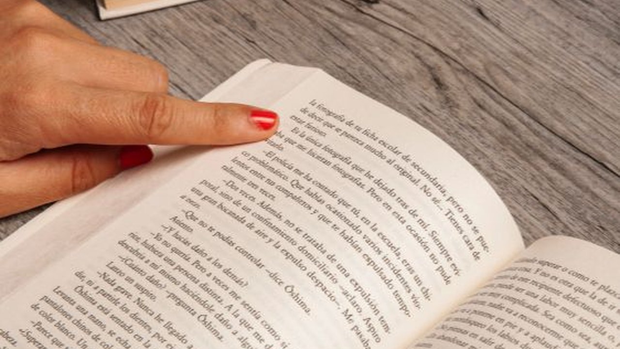 Pengertian Tanda Titik dan Cara Menggunakannya dalam Kalimat