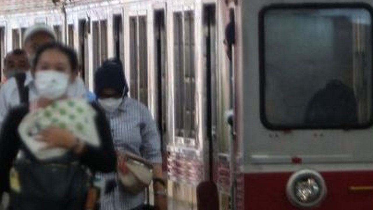 Tahun Depan, KRL Jabodetabek Ditargetkan Bisa Angkut 1,2 Juta Penumpang per Hari