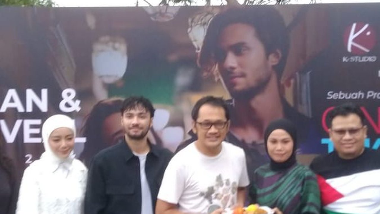 Adaptasi Novel Best Seller Cinta Tak Pernah Datang Tepat Waktu, Hanung Bramantyo Ingin Hadirkan “Ensiklopedi Laki-Laki” Melalui Film