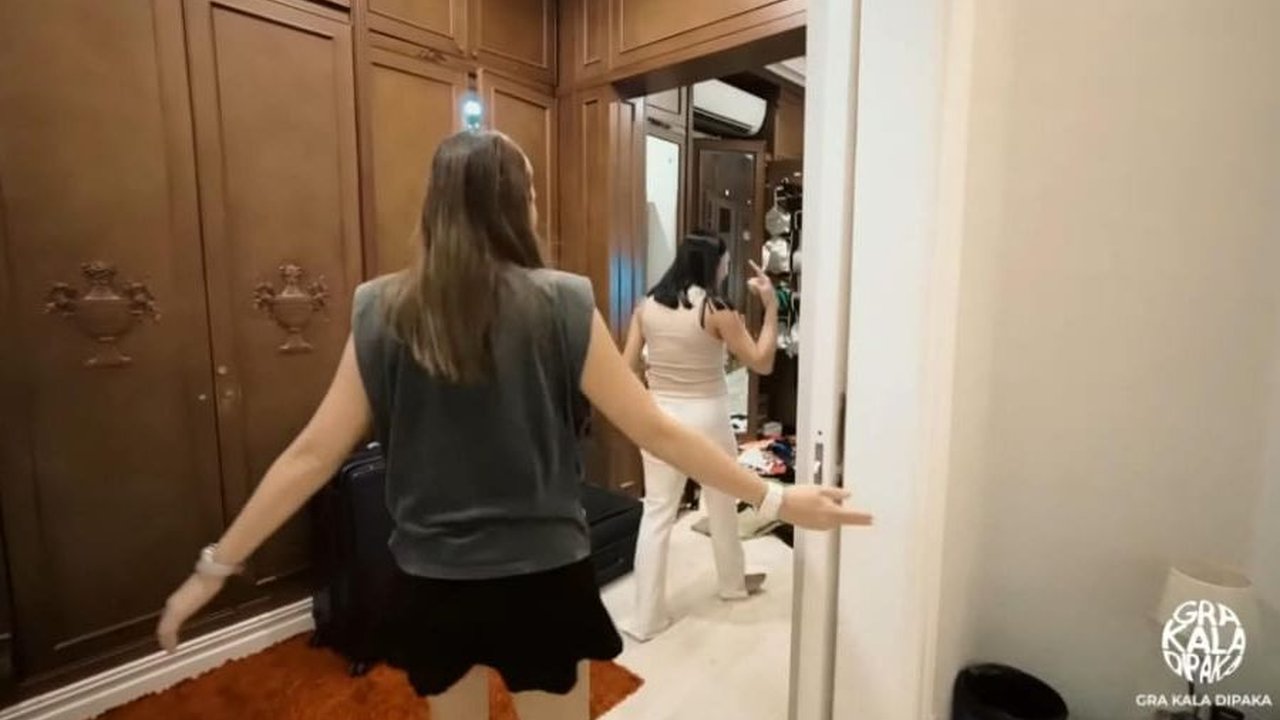 Potret Kamar Nia Ramadhani yang Luas Banget, Terbagi Jadi 3 Ruangan & Kasurnya Sepanjang 5 Meter