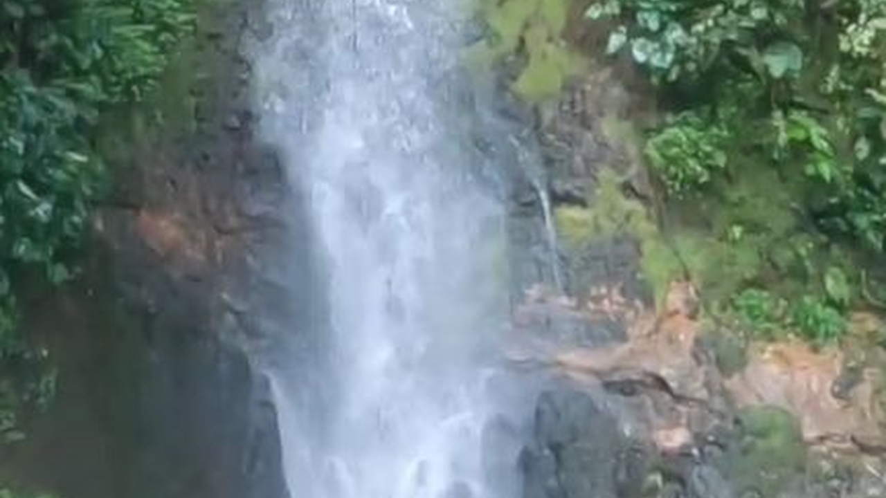 Berendam di Sejuknya Curug Ngumpet Gunung Salak, Dipercaya Bikin Enteng Jodoh
