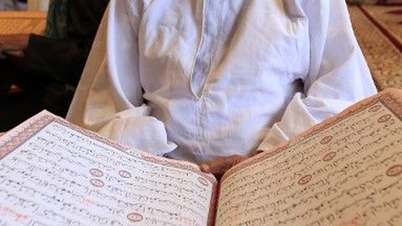 Contoh Idgham Bighunnah dalam Surat Pendek, Berikut Penjelasannya