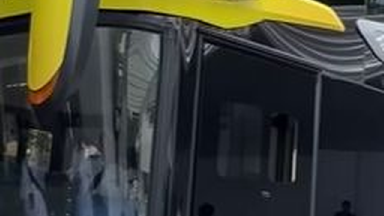 Potret Mewahnya Bus PO Damri Double Decker Bikin Betah di Perjalanan, Pramugarinya Cantik-cantik