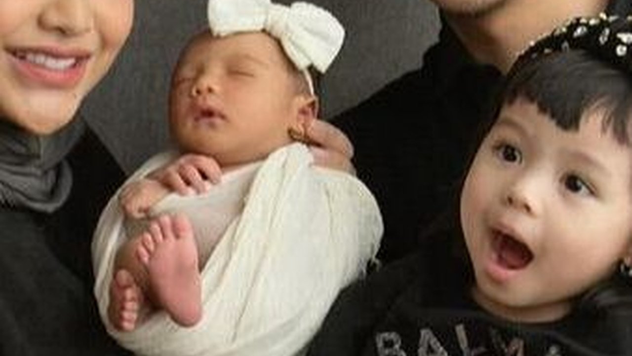 Momen Baby Azura saat Berkunjung ke Rumah 'Gemmi' Kris Dayanti, Potretnya Ramai Disebut Mirip Kellen
