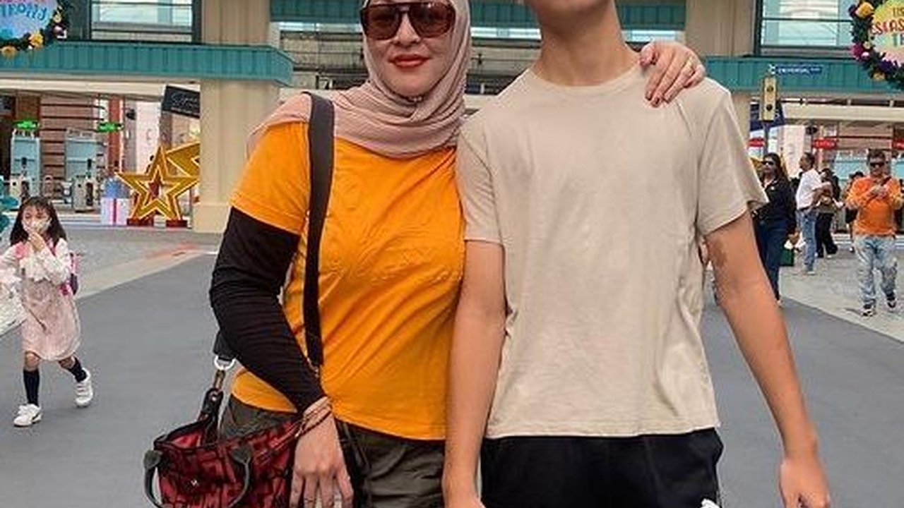 Liburan di Singapura, ini 10 Potret Terbaru Keanu Massaid Putra Angelina Sondakh yang Tinggi Banget