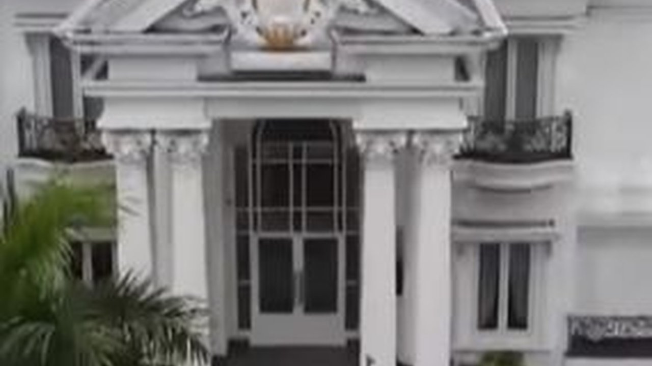 Mewah Bak Istana, Potret Rumah Crazy Rich Surabaya Amelia Salim Seluas 1.800 Meter yang Bikin Melongo