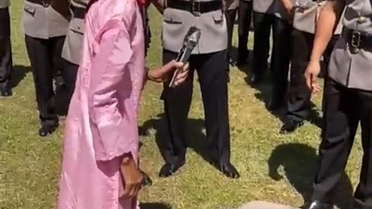 Momen Haru Pemuda Yatim saat Dilantik Jadi Bripda Usai Dua Kali Gagal, Ibunda: 'Semoga Almarhum di Surganya Allah Bangga'