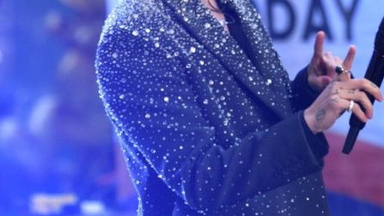 Song Kang dan Han So Hee Jadi Nomor Satu, Ini 8 Selebritis yang Diinginkan Untuk Menemani Saat Natal