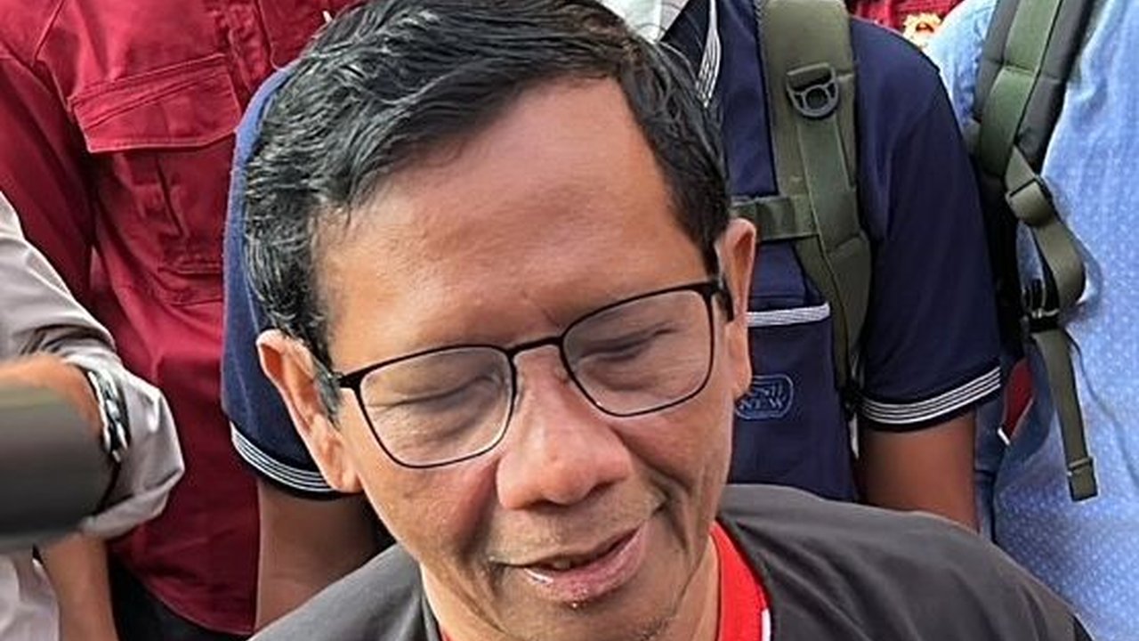 Berpakaian Khas Madura, Mahfud Siap Hadiri Debat Cawapres