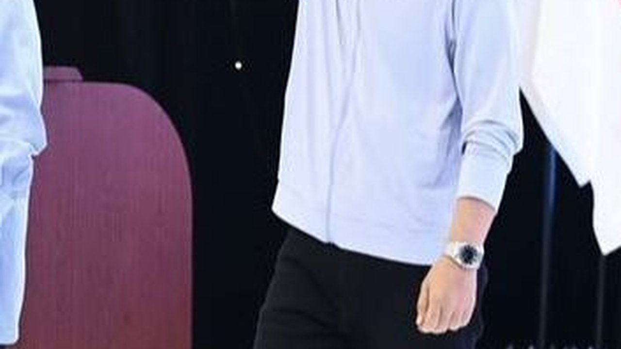 Gibran Kembali Angkat Tangan ‘Bakar Semangat’ Pendukung Usai Tuntaskan Debat soal IKN