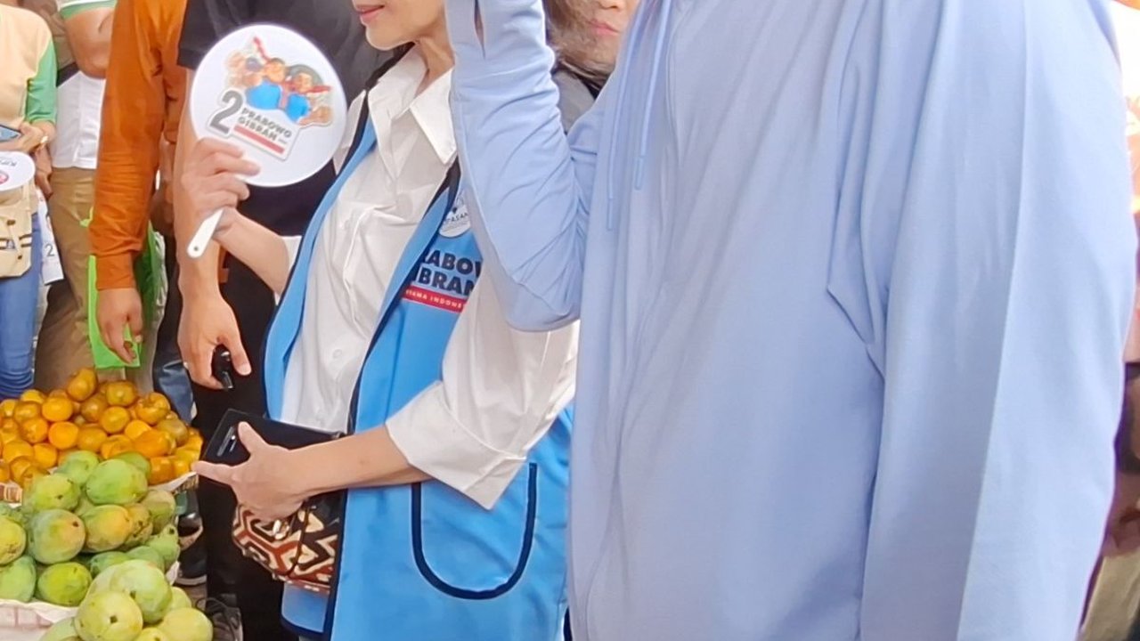 Dicurhati Emak-Emak Kondisi Becek, Gibran Janji Revitalisasi Pasar Minggu