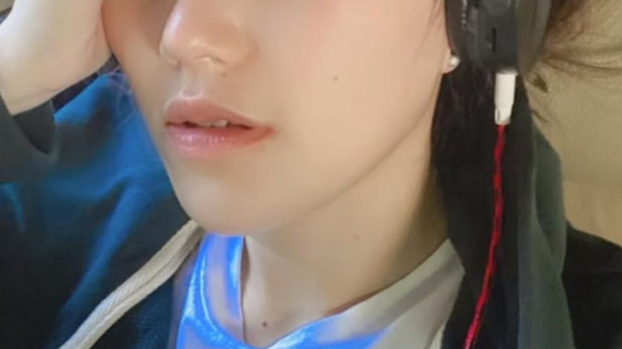 Tampil Apa Adanya Tampa Makeup, Potret Cantik Ayu Ting Ting Liburan di Bayuwangi Jadi Sorotan