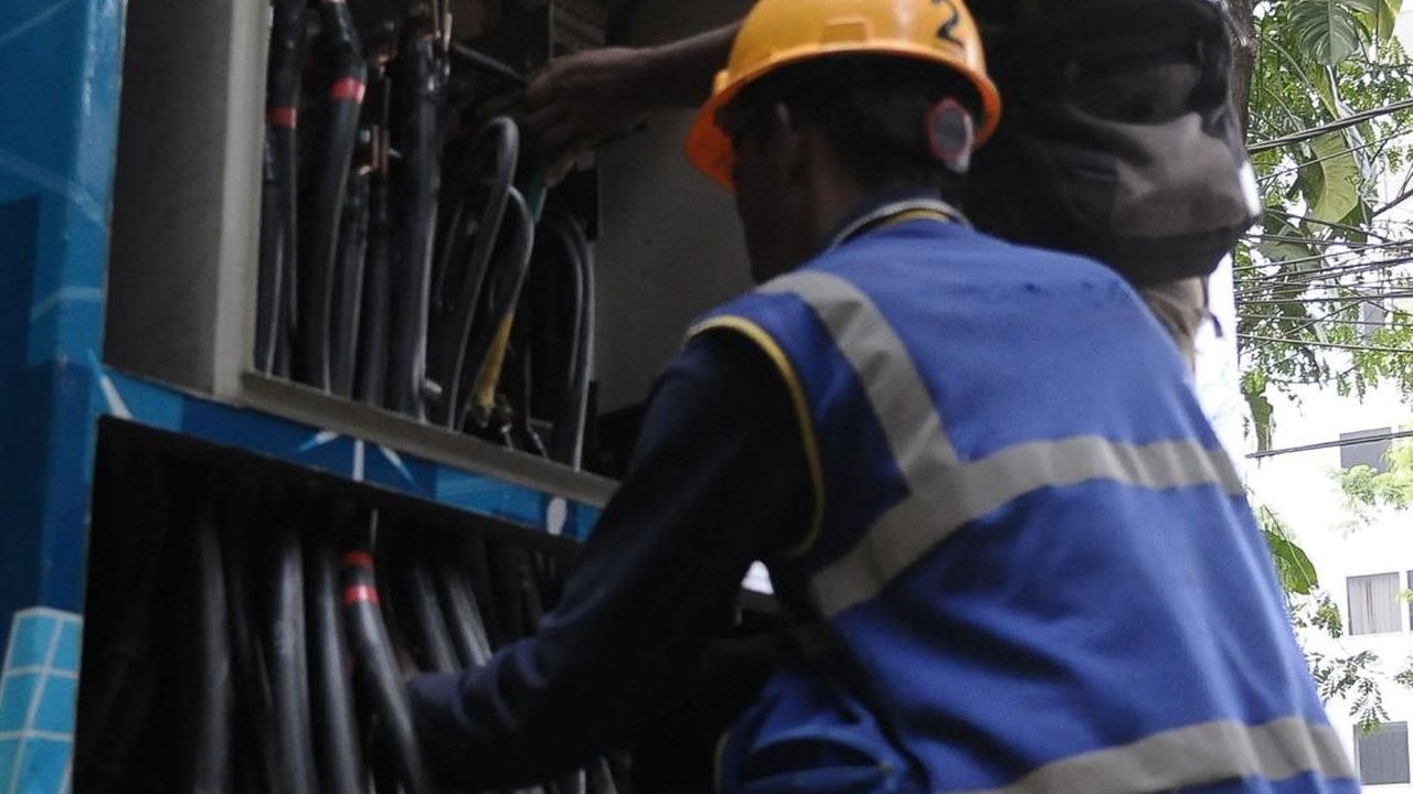 FOTO: Tersedia 50.910 MW, PLN Pastikan Pasokan Listrik Aman Selama Natal dan Tahun Baru 2024