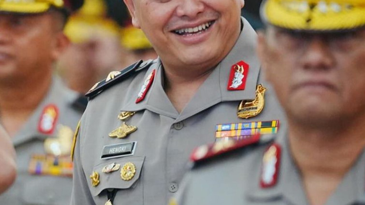 Potret Gagah Brigjen Hengki Berdiri Tegap Depan Kapolri dengan Bintang di Pundak
