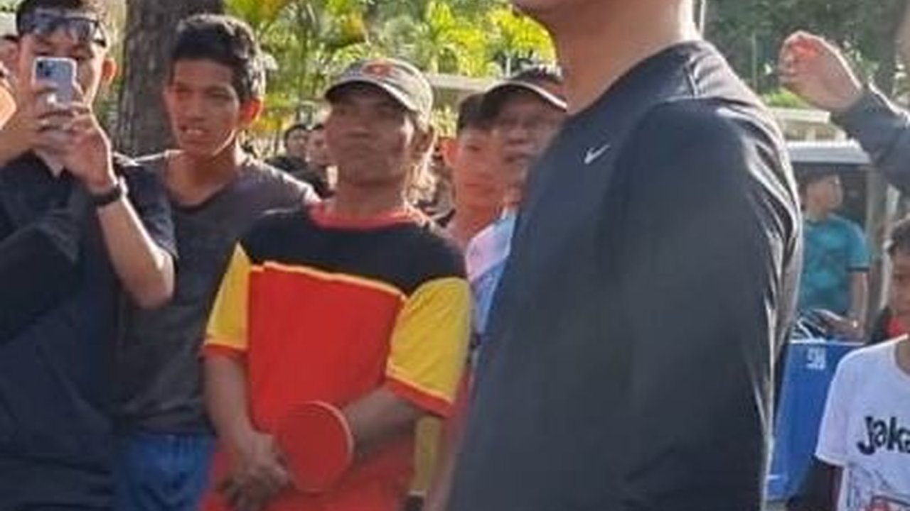 Momen Warga Salah Panggil Ganjar Jadi Gibran Saat Car Free Day di Solo