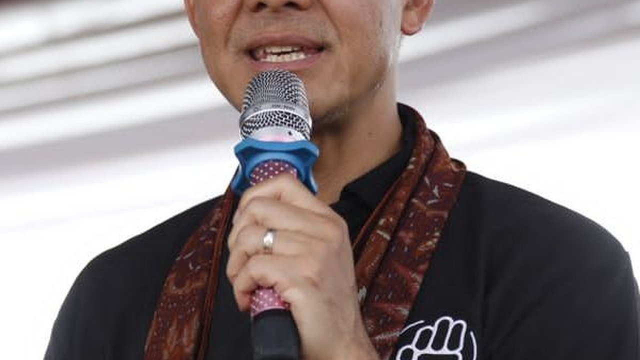 Ganjar Blusukan ke Pasar Kliwon Solo: Di Sini Banteng Kuat Sekali