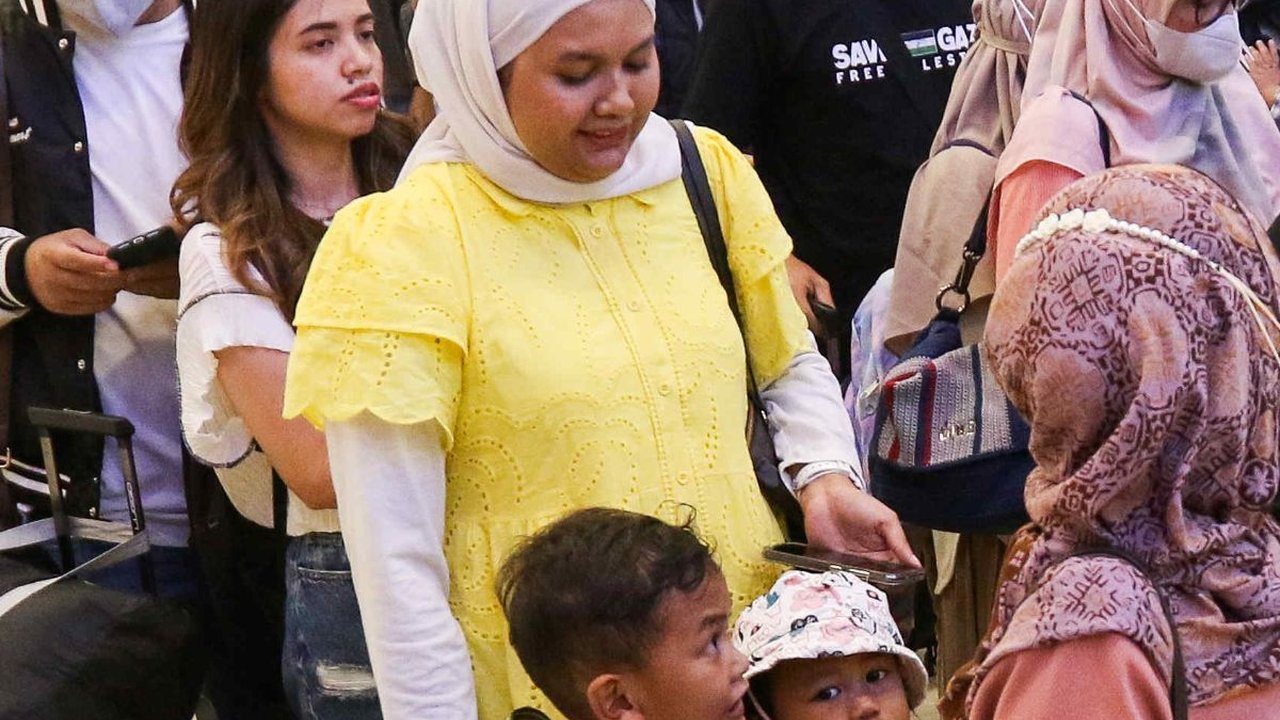 FOTO: Libur Nataru, Penumpang Kereta Cepat Whoosh Naik 25 Persen