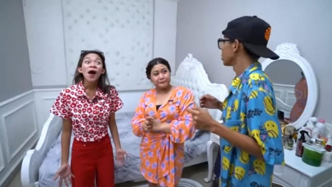 10 Potret Kamar & Walk In Closet Boiyen yang Mungil tapi Super Cozy Bernuansa Putih