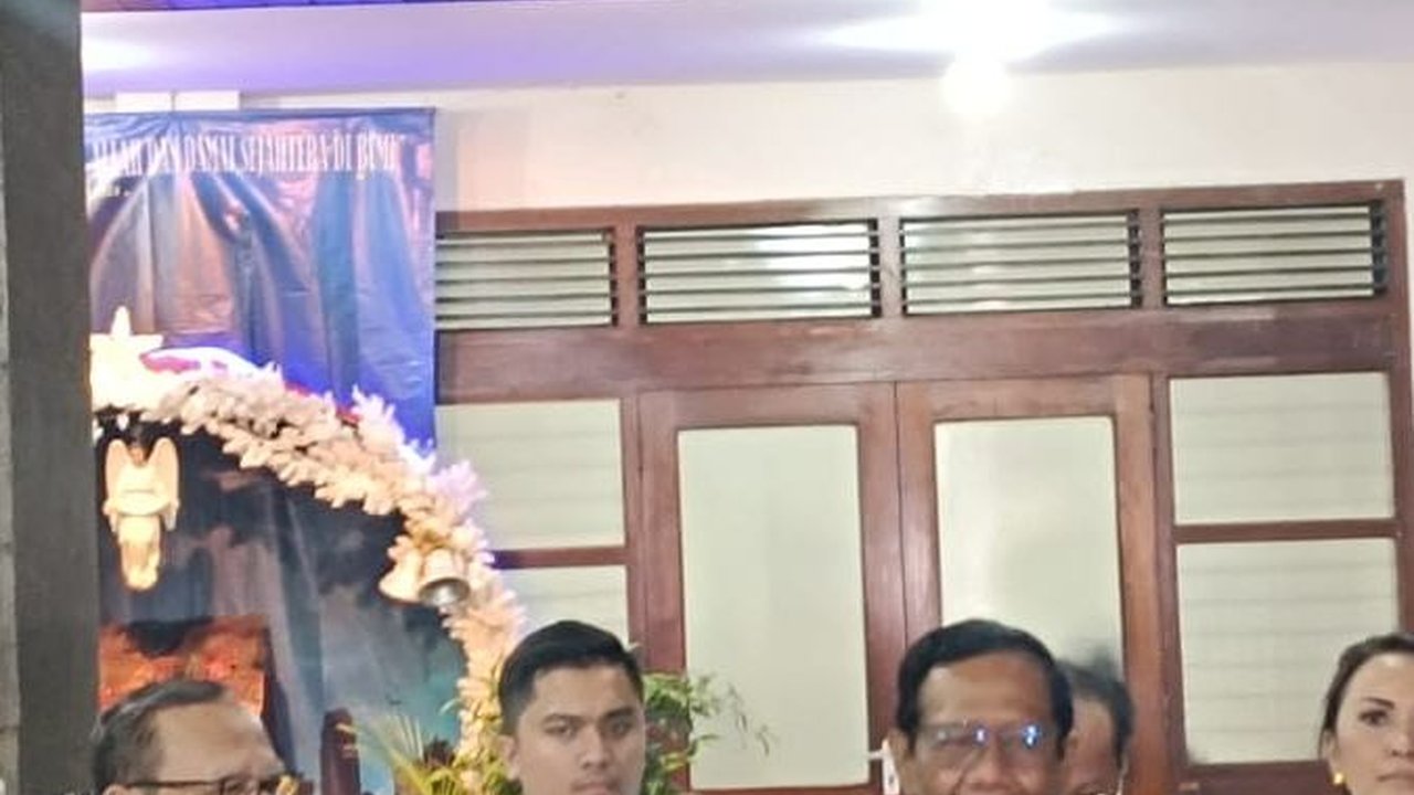 Kunjungi Gereja Katedral, Mahfud MD Berharap Natal Memberi Berkah Bagi Indonesia